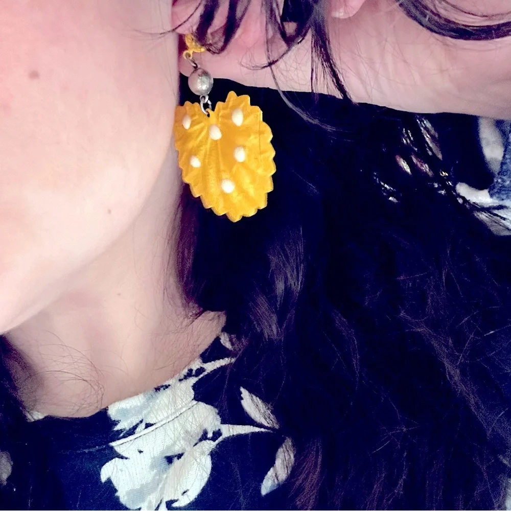 »VINTAGE« Stylish Leafy Decals Post Linked Earrings Bright Yellow Pop-of-Color